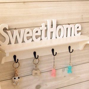 Kệ Trang Trí Treo Tường Có 4 Móc SweetHome